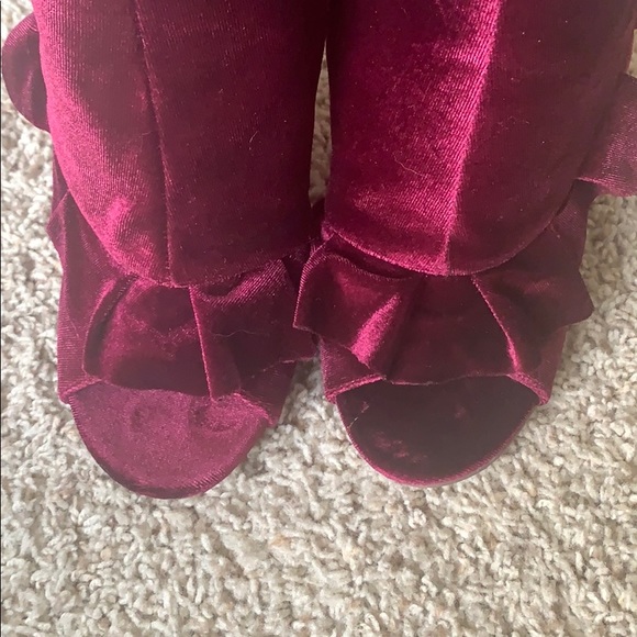 Fuchsia ruffled high heel boots - Picture 5 of 5